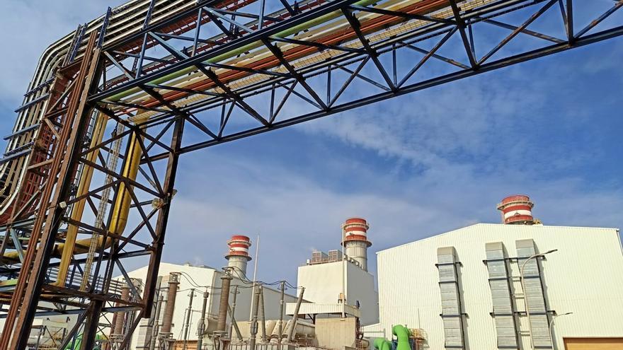 Las eléctricas rompen años de mínimos históricos y elevan sus emisiones de CO2 por el ‘escudo antiapagones’