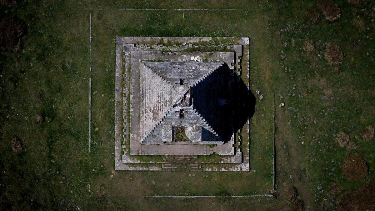 La pirámide de los italianos: de la polémica al éxito turístico.