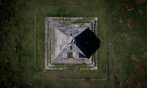 La pirámide de los italianos: de la polémica al éxito turístico
