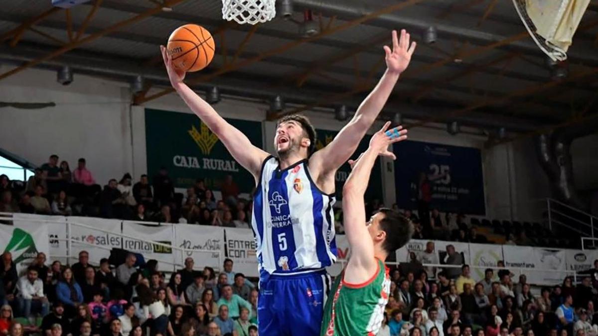 Pau Treviño, en una jugada de la pasada temporada.