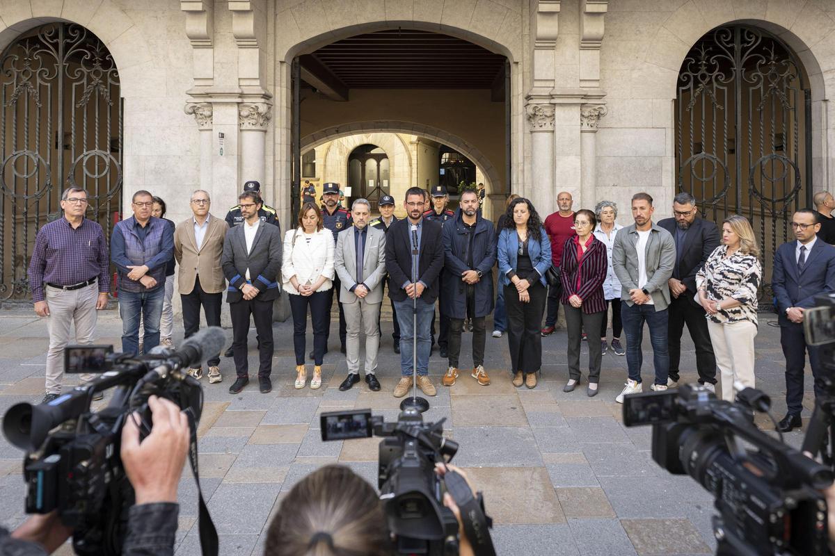 Minuto de silencio en Girona por los turistas catalanes asesinados en Afganistán