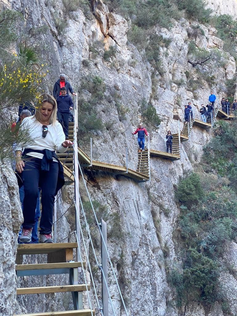 Relleu amplía 150 metros el recorrido de la pasarela que recorre el barranco desde el antiguo pantano