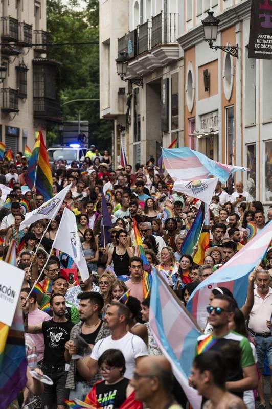 Fotogalería | Así fue la marcha del orgullo en Cáceres