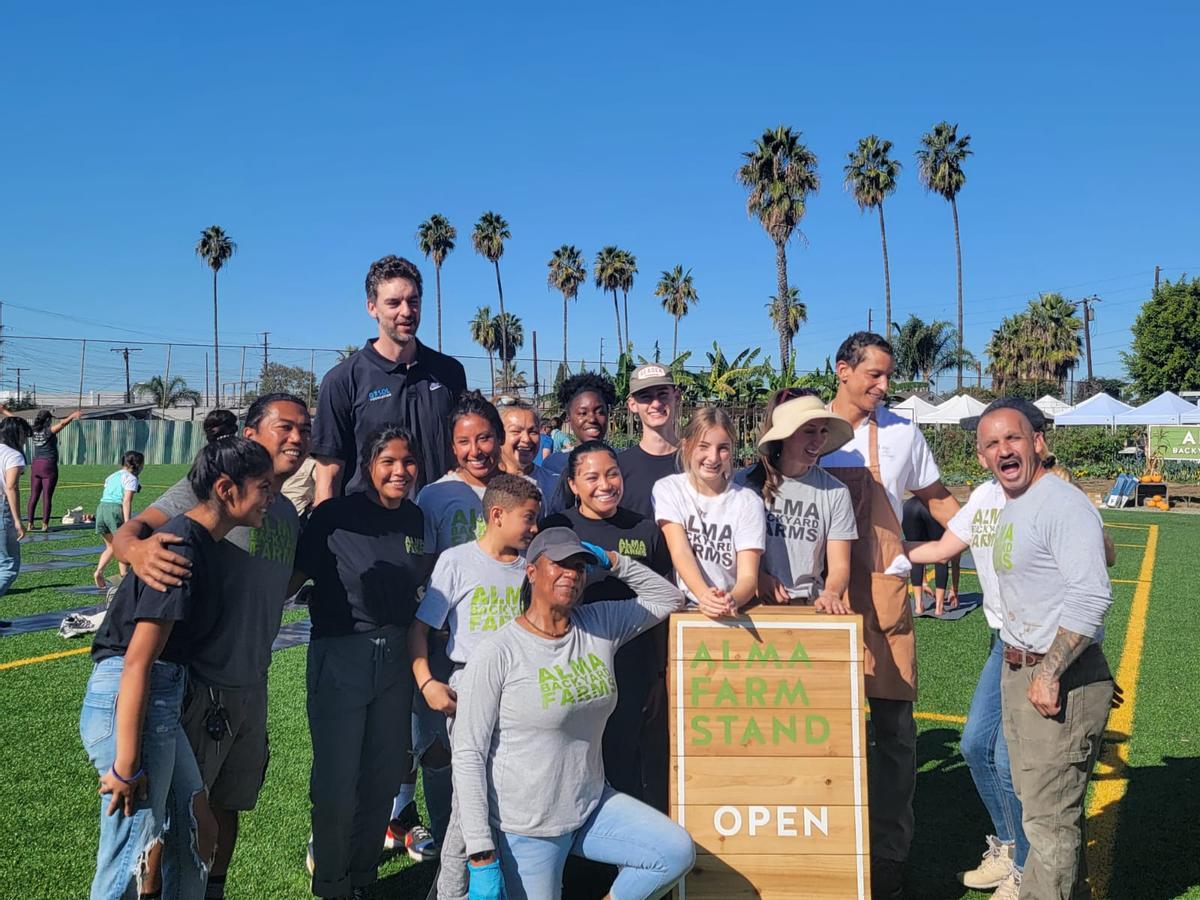 Pau Gasol, junto a la ALMA Backyard Farms
