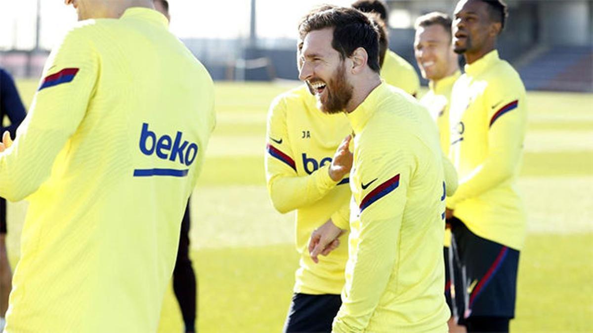 La plantilla del FC Barcelona entrenó en medio de la "tormenta Abidal"