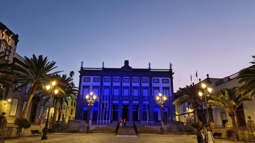 Las Casas Consistoriales se iluminan de azul para conmemorar el Día Mundial de Concienciación sobre el Autismo