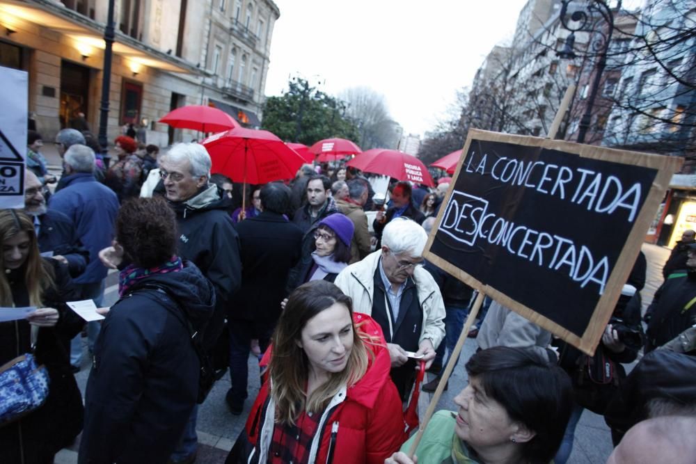 Manifestación en defensa de la escuela pública.