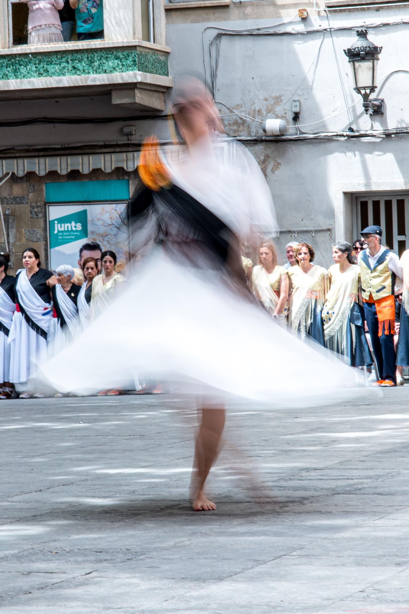 Troba't a les fotos del multitudinari ball de gitanes de Sant Vicenç