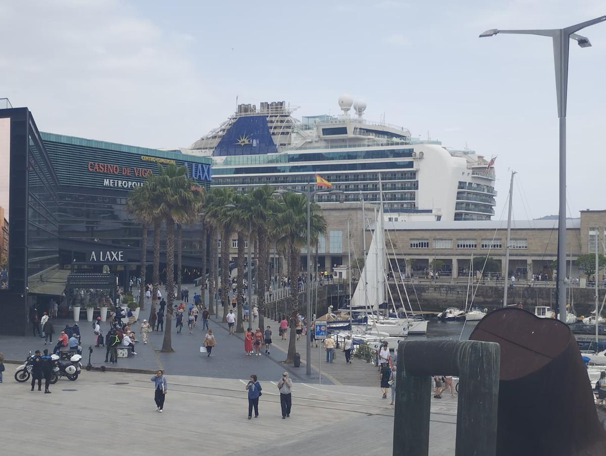 Triple escala de trasatlánticos en Vigo