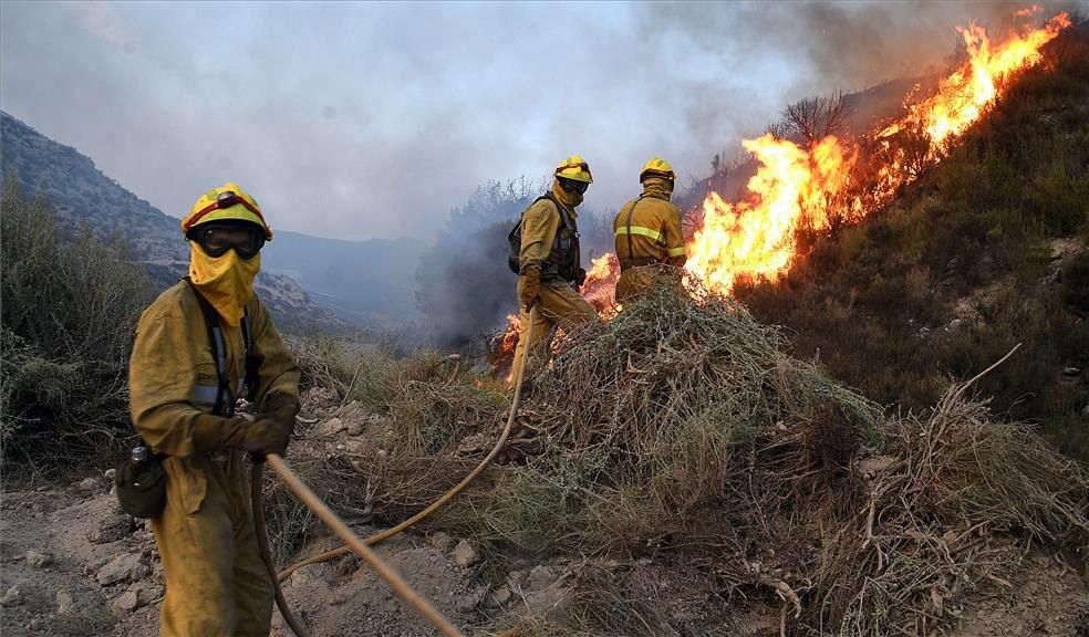 Impresionante incendio en la sierra de Alcubierre