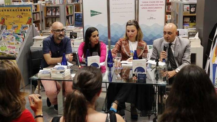 Un momento de la presentación de la novela. // José Lores