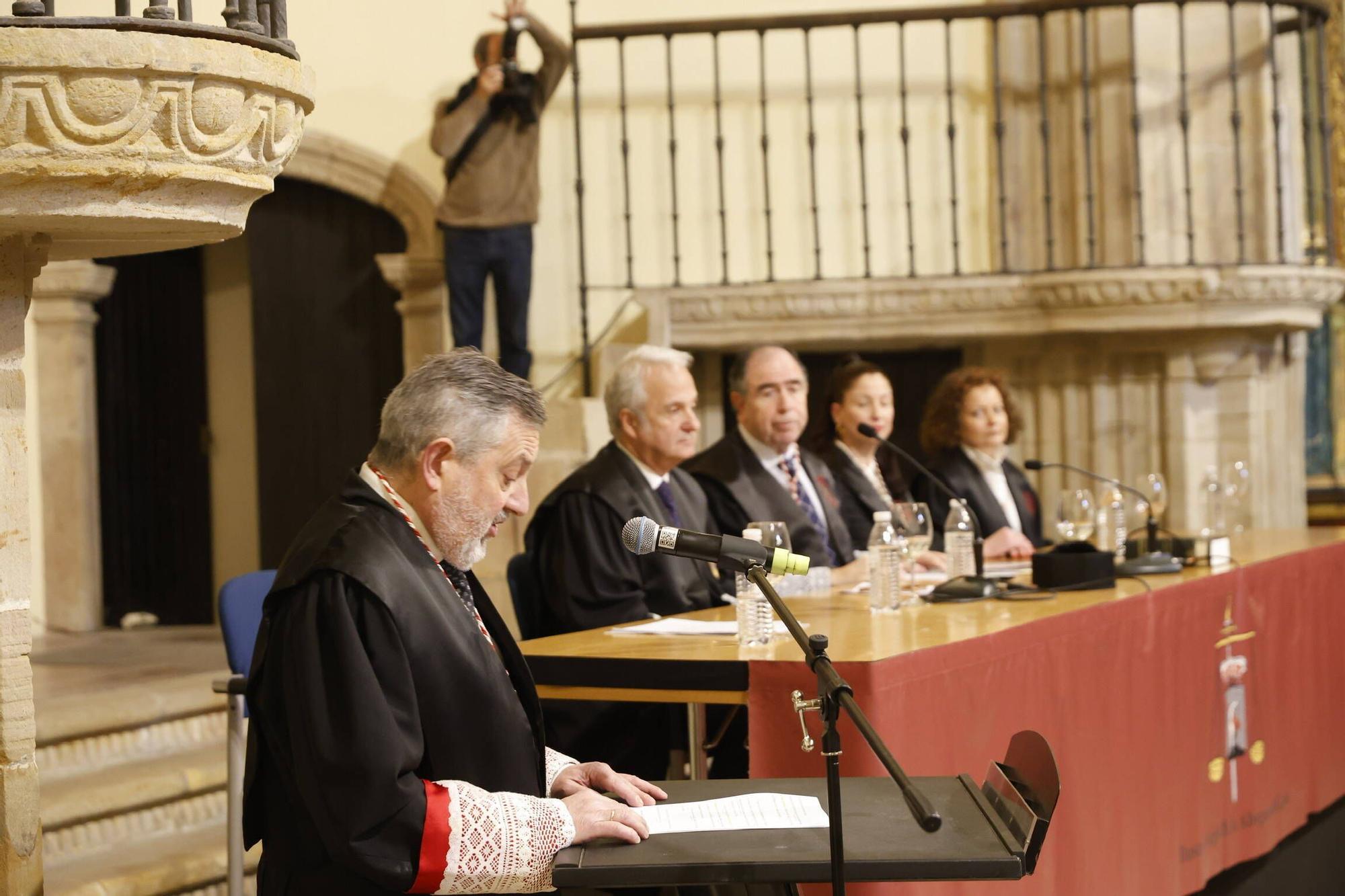 La toma de posesión de Benigno Villarejo como decano del Colegio de la Abogacía de Gijón, en imágenes