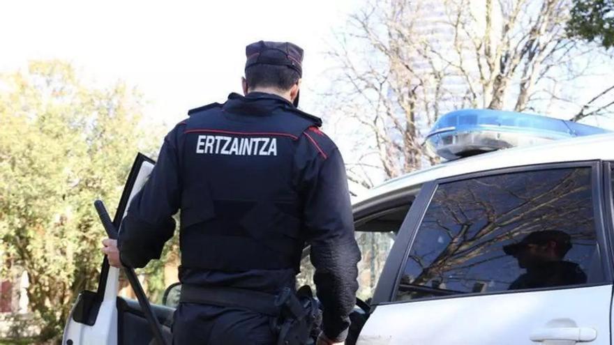 Quatre detinguts a Biscaia acusats d’agredir sexualment una menor de 14 anys