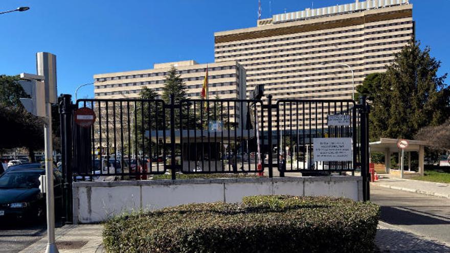 Entrada al Hospital Gómez Ulla.