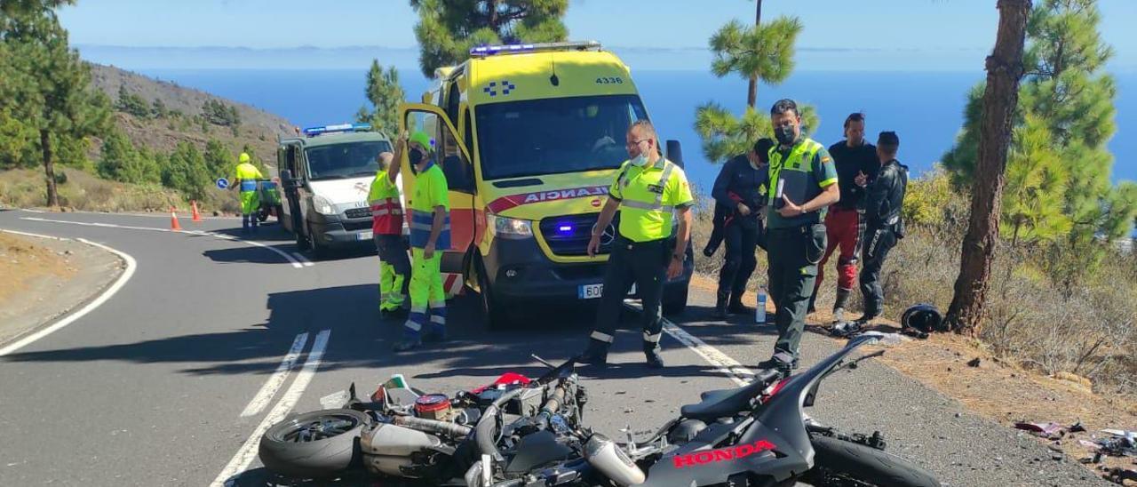 Estado en que quedaron las dos motos siniestradas en la carretera de Los Loros.