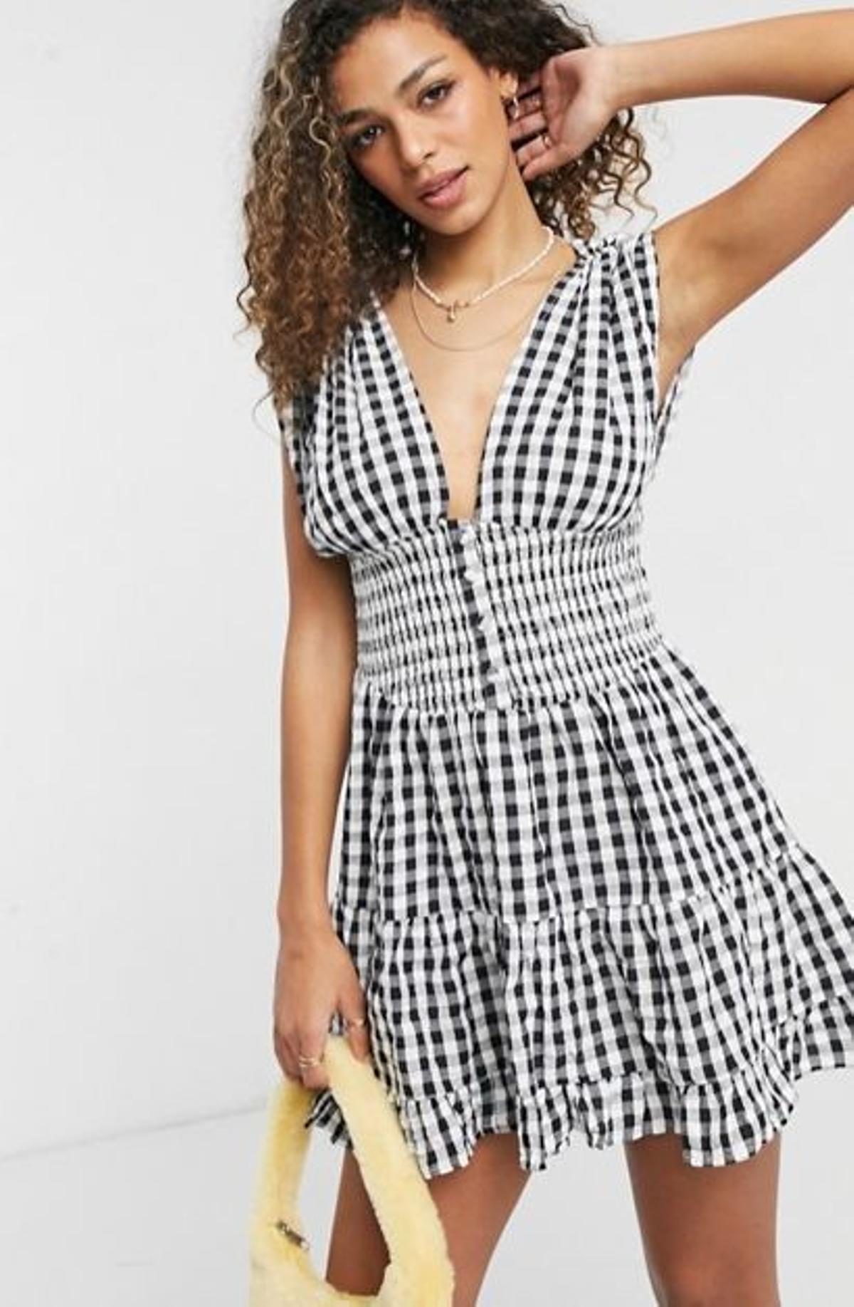 Vestido veraniego corto a cuadros vichy con diseño fruncido, botones en la parte delantera y acabado arrugado de ASOS DESIGN