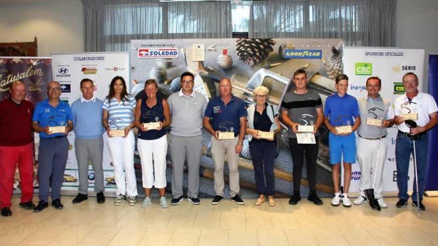 Imagen de los ganadores en la cuarta prueba clasificatoria del circuito de golf en Las Ramblas.