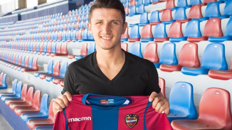 Bardhi, con la camiseta del Levante UD.