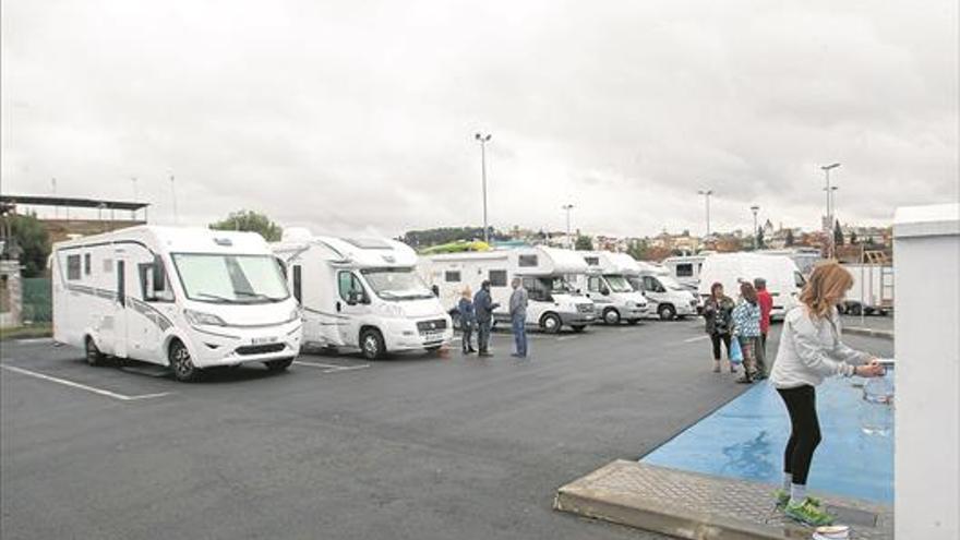 El área de estacionamiento para autocaravanas en Badajoz amplía su capacidad