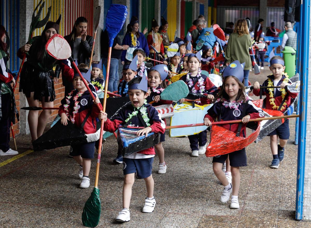 Los alumnos del colegio San Miguel recrean el Descenso del Sella (en imágenes)