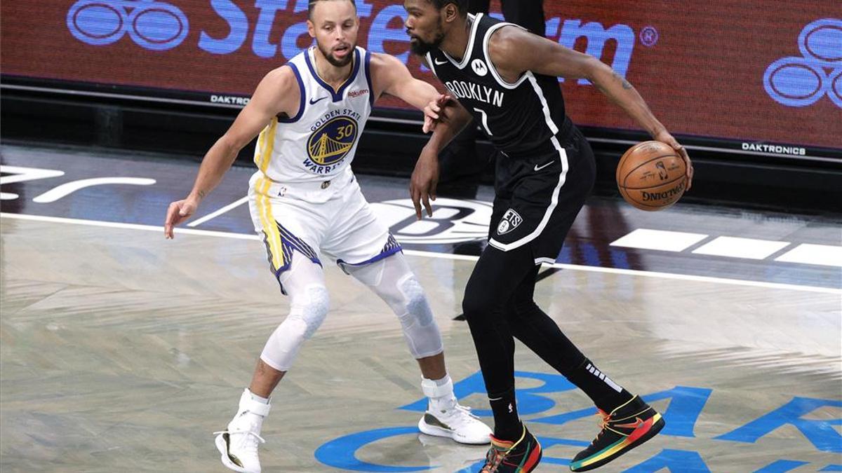 Durant, en su debut con los Nets, le ganó la partida a Curry