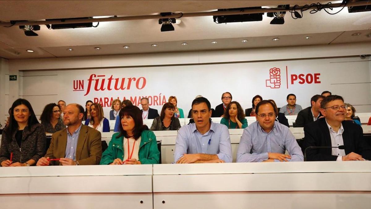 El líder del PSOE, Pedro Sánchez, antes de intervenir ante su comité federal para dar cuenta de las negociaciones