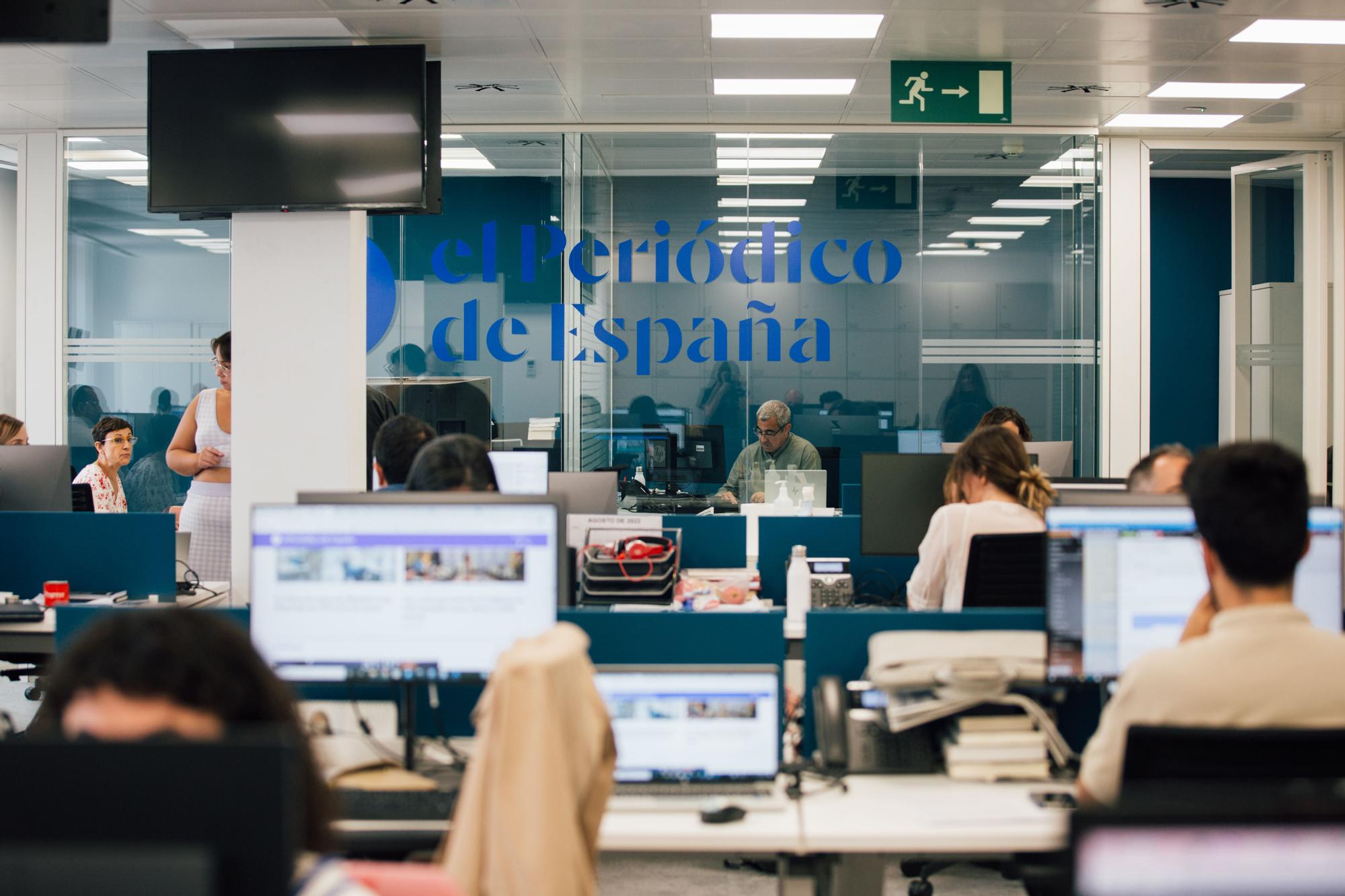 Periodistas trabajan en la redacción que EL PERIÓDICO DE ESPAÑA tiene en el centro de Madrid.