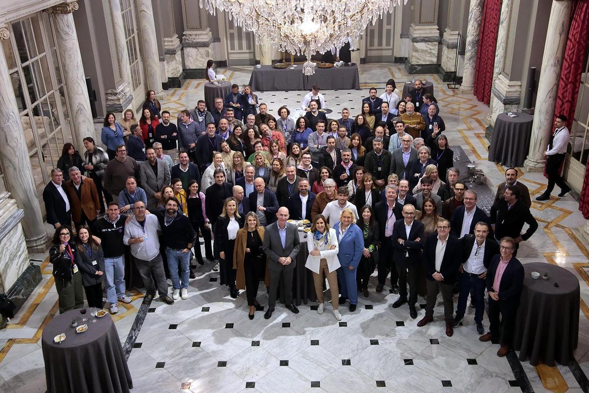 Los representantes de la prensa en el Salón de Cristal del Ayuntamiento de València.