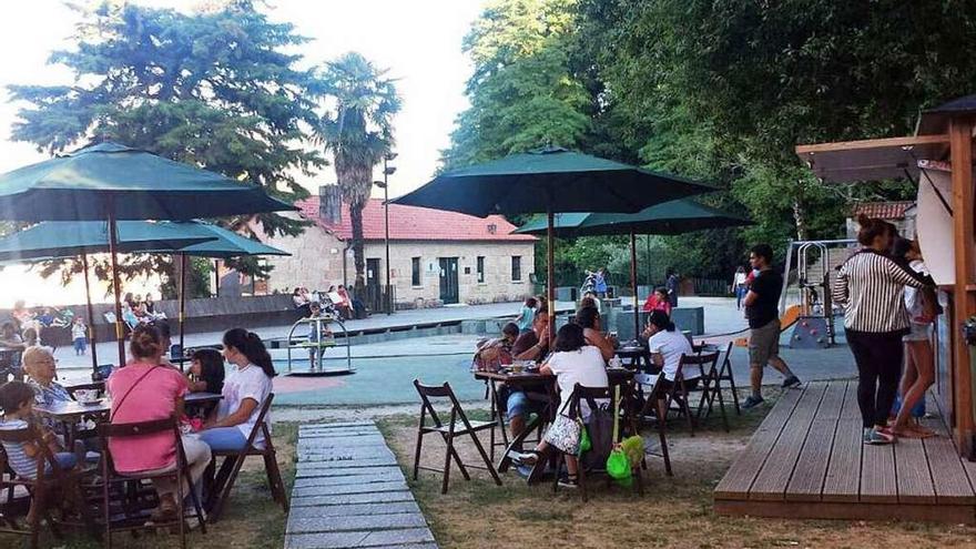 Una terraza en Marín. // Santos Álvarez