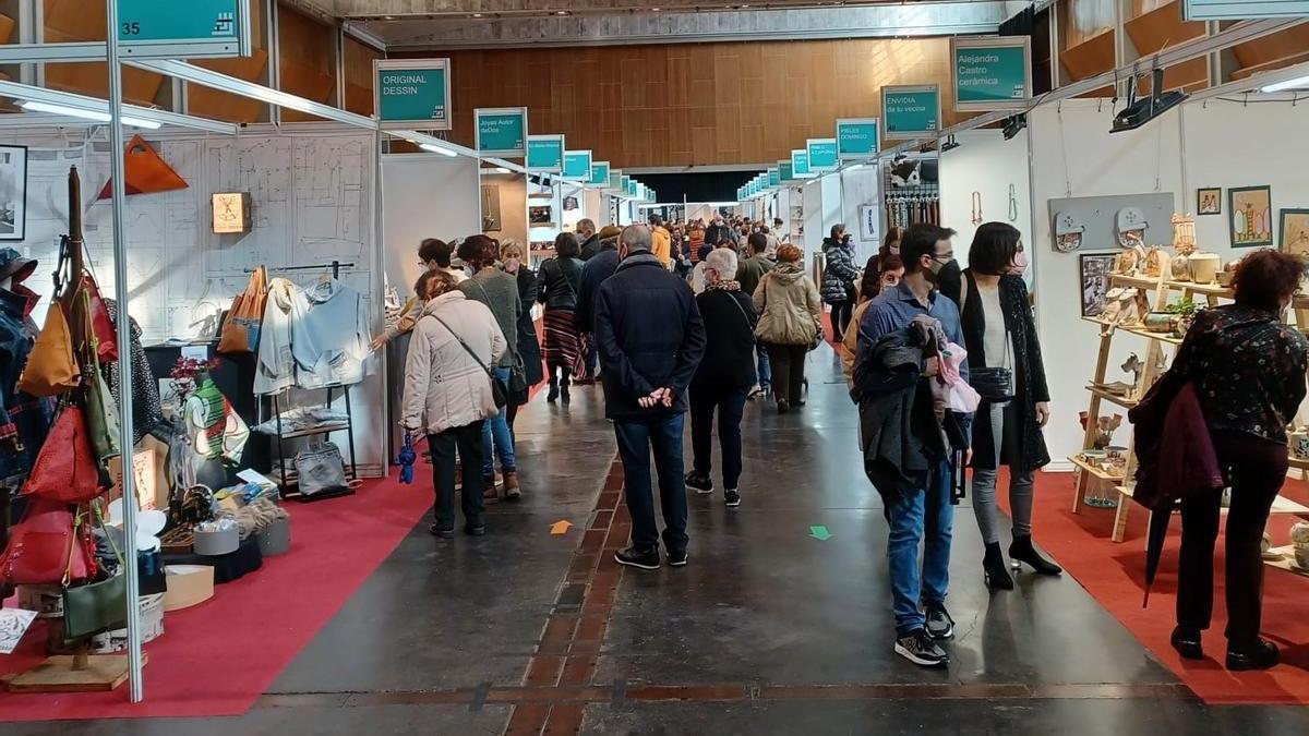 La Feria de Artesanía de Aragón logra completar el aforo en varias ocasiones estos días.