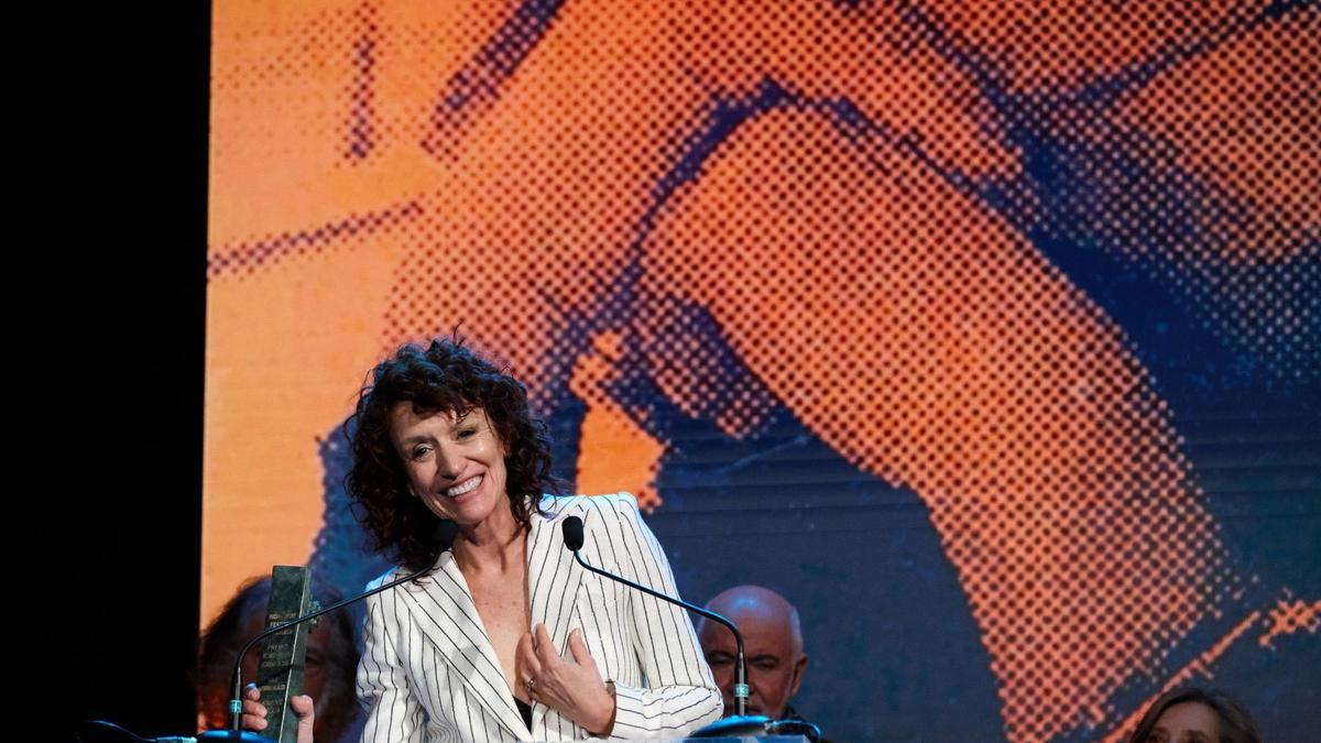 Ana Alvargonzález al recibir el premio del Festival de Málaga 2024