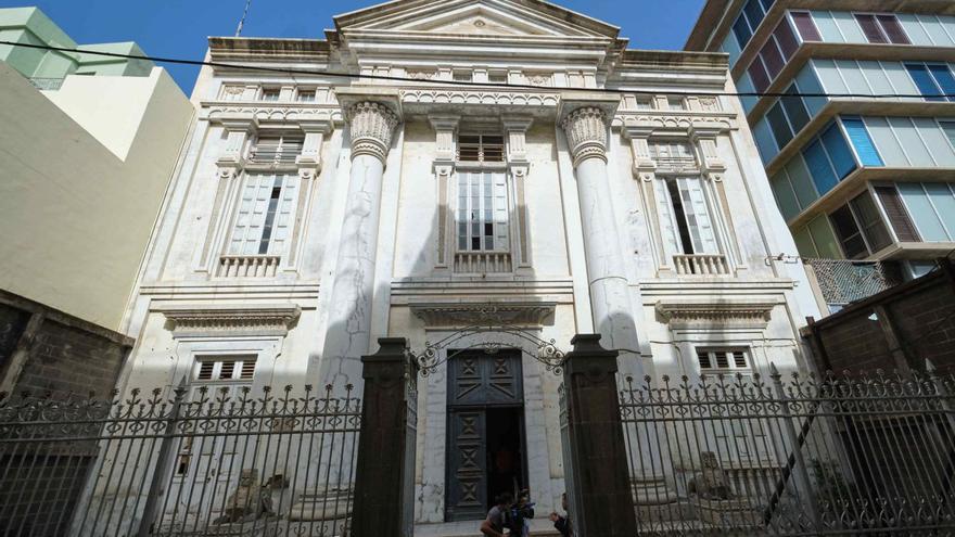 Fachada del Templo Masónico de la calle San Lucas, en Santa Cruz de Tenerife.