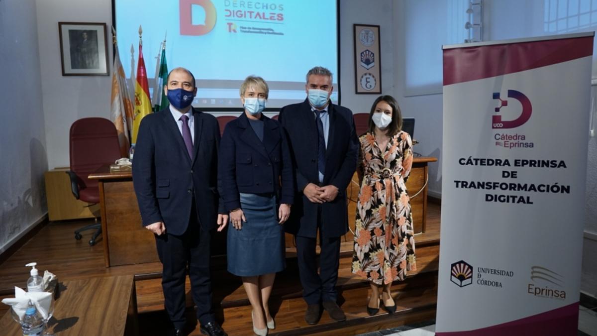 Participantes en el acto de la Universidad.