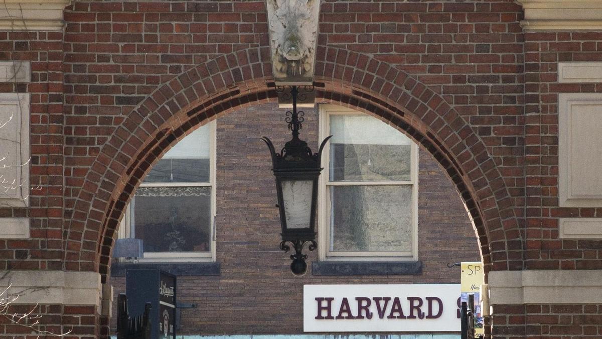 EE.UU. cancela otra subvención a Harvard y exige un registro de estudiantes extranjeros