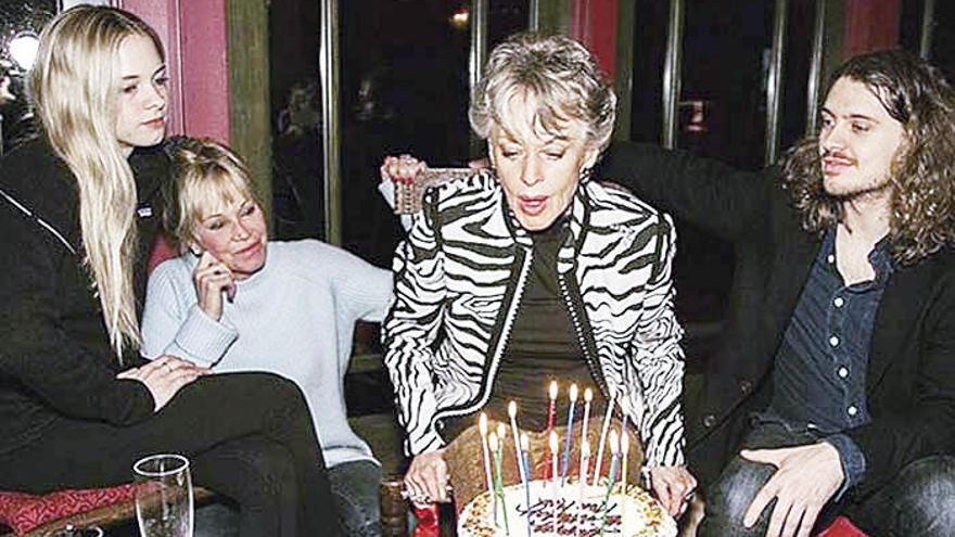 Griffith y Hedren, en el cumpleaños.