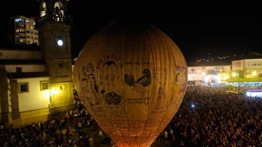 Izado del Globo de Betanzos en la celebració de las fiestas de San Roque en 2011.