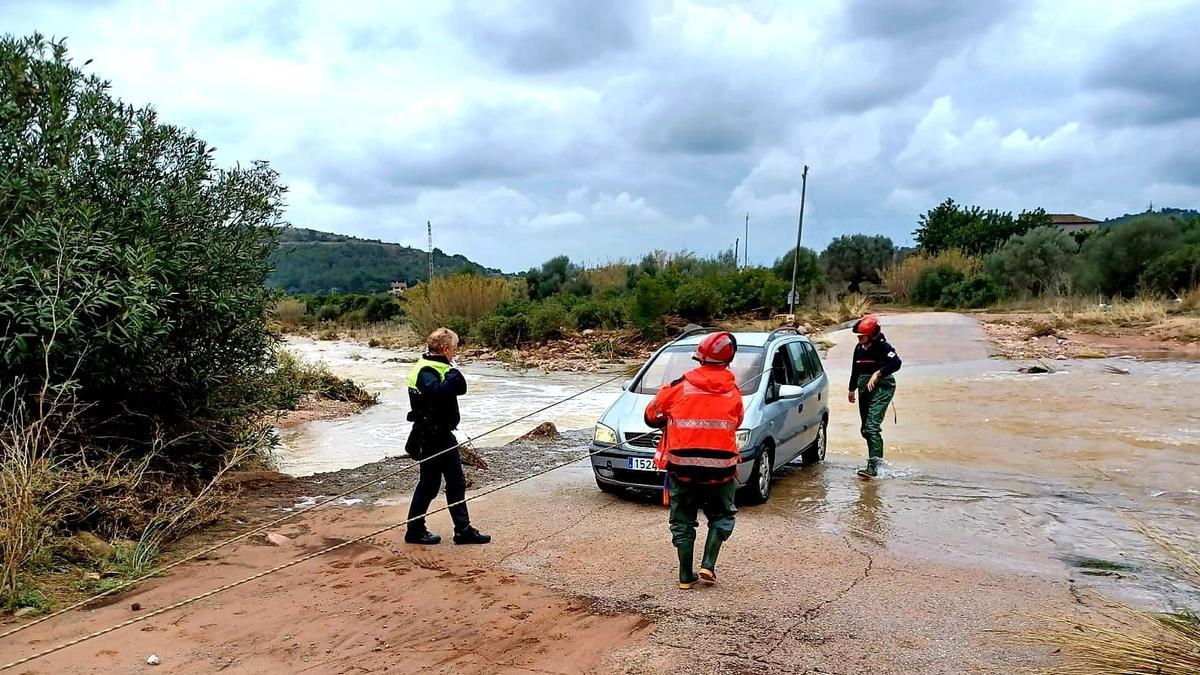 Coche atrapado en Onda