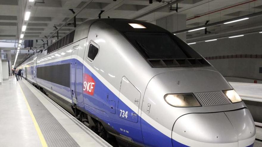 Un TGV francès a l&#039;estació de Girona
