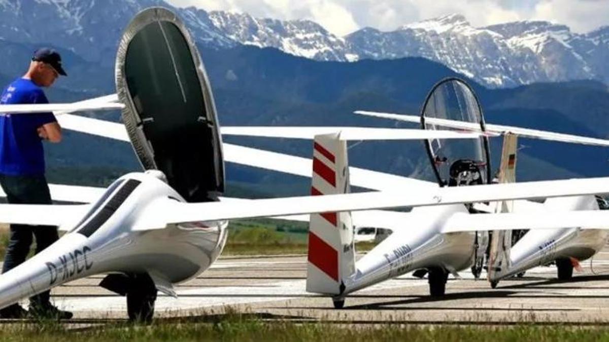 L'aeròdrom de la Cerdanya, amb el Cadí al fons