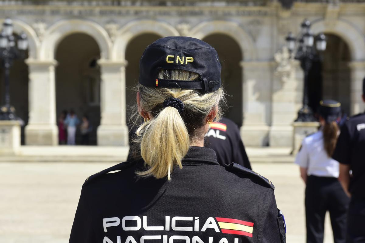 Presentación de Policías Nacionales en prácticas en la plaza de María Pita