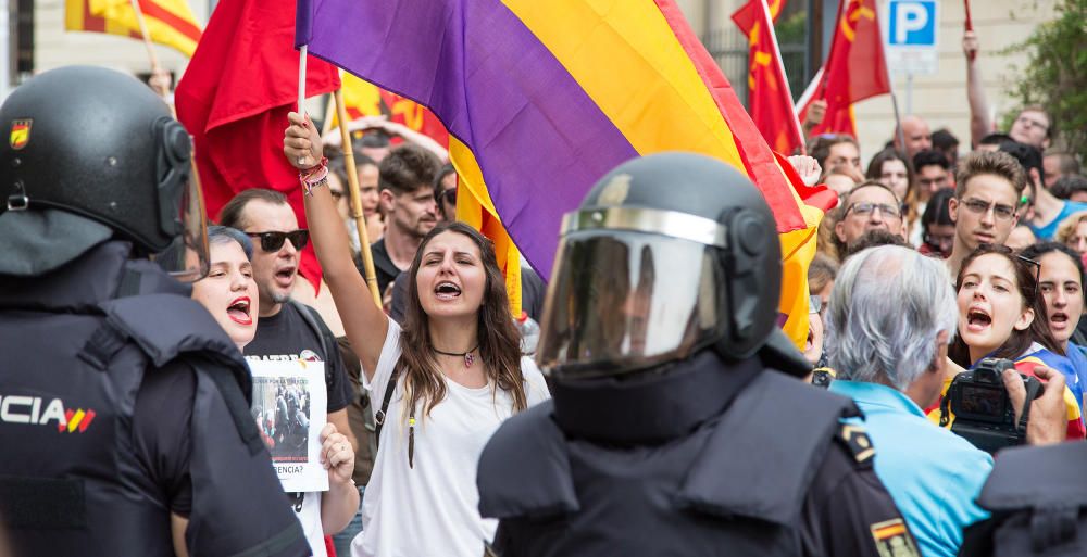 Tensión entre partidarios y detractores del referéndum en Alicante