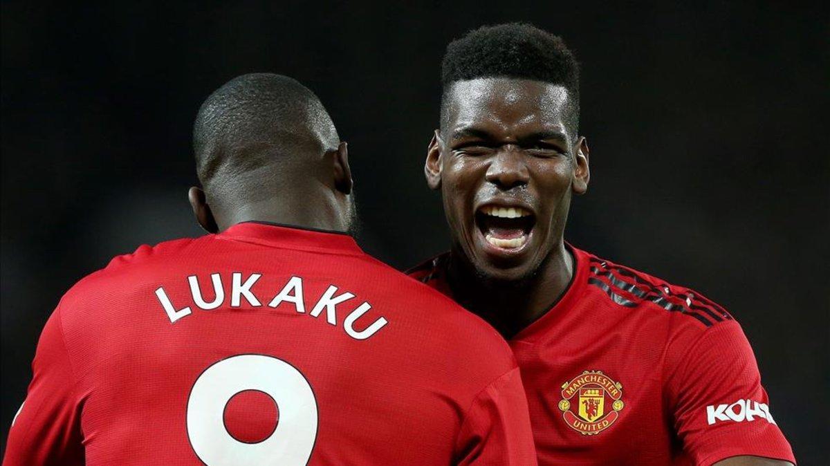 Lukaku y Pogba celebran un gol