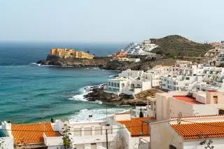 El paseo marítimo más bonito del mundo está en España: bordea playas protegidas por la Unesco y tiene 22 grados en otoño