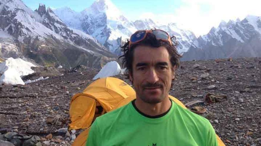 Martín Ramos, con el Masherbrum (7.821m) al fondo.