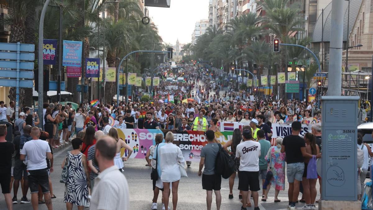 10.000 personas participan en la manifestación del Orgullo en Alicante
