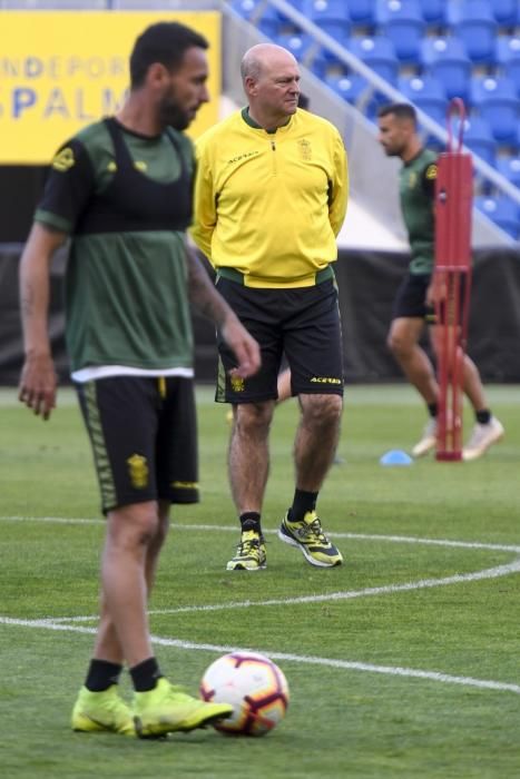 DEPORTES 05-03-19  LAS PALMAS DE GRAN CANARIA.  Primer entrenamiento de Pepe Mel. FOTOS: JUAN CASTRO