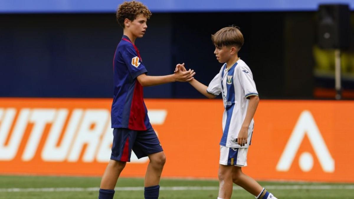 Guillem Balcells saluda a un rival