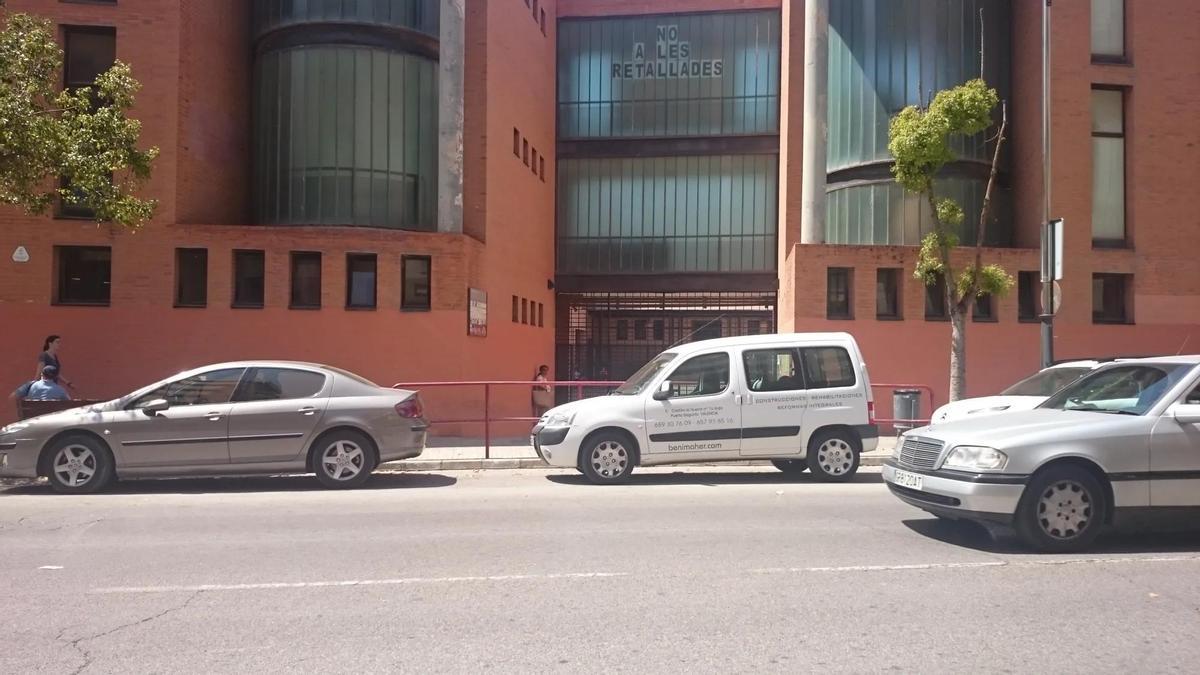 Entrada principal al CEIP Mediterráneo del Port de Sagunt.