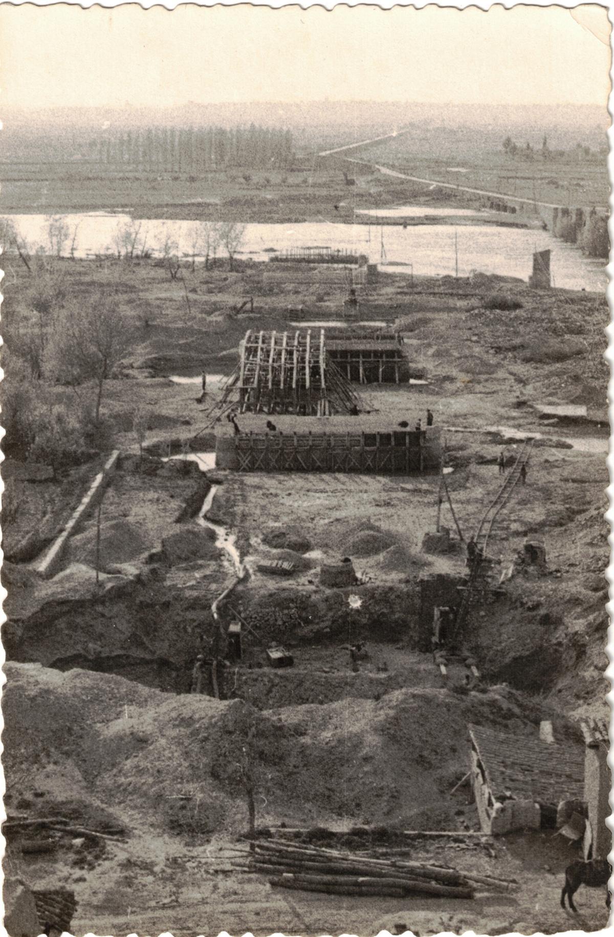 Construcción del puente sobre el rio Esla 1952 -1953.