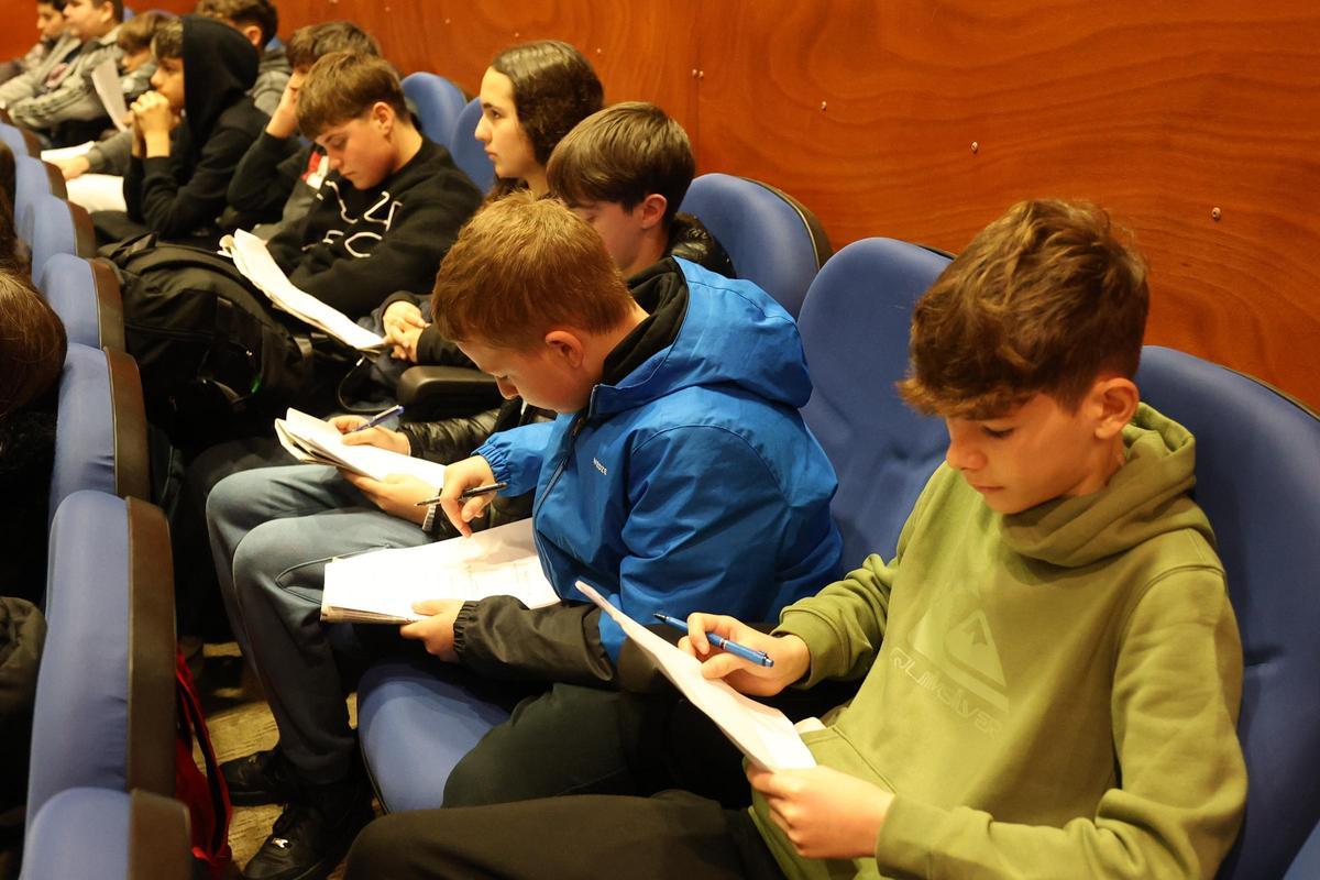 Los alumnos de 2º de la ESO de Sant Agustí visitan el Diario de Ibiza Los alumnos de 2º de la ESO de Sant Agustí visitan el Diario de Ibiza